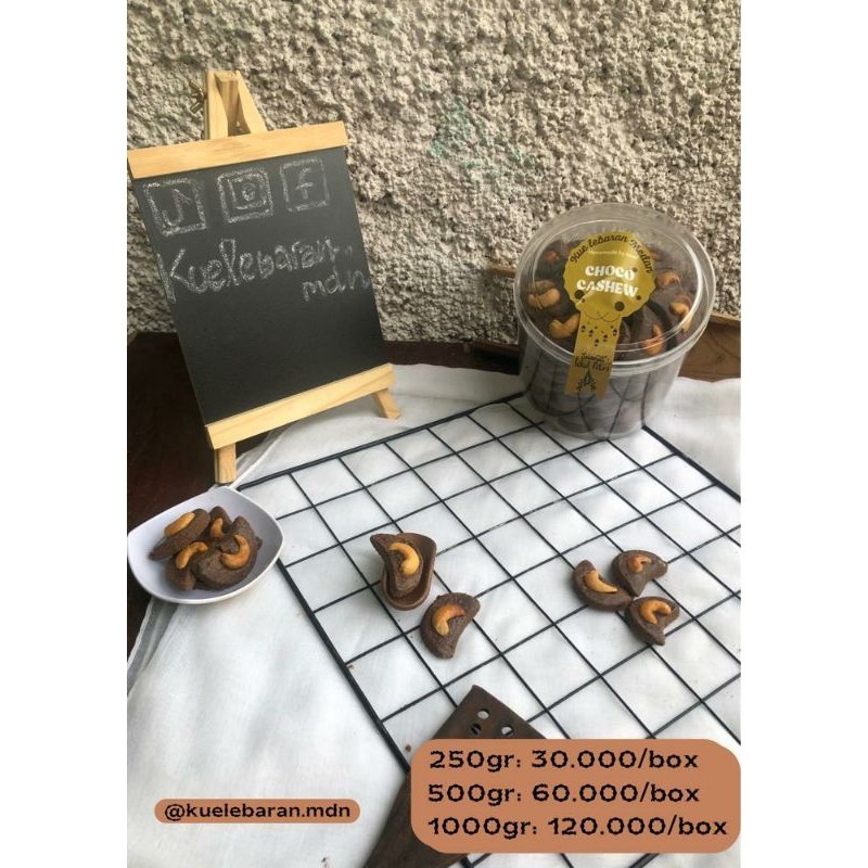 

Kue Kering Choco Cashew