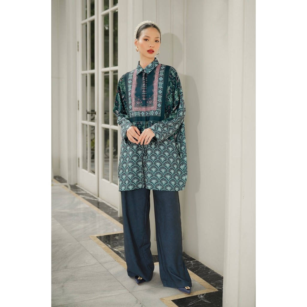 Benang Jarum - Serenity Soiree Batwing Shirt - Midnight