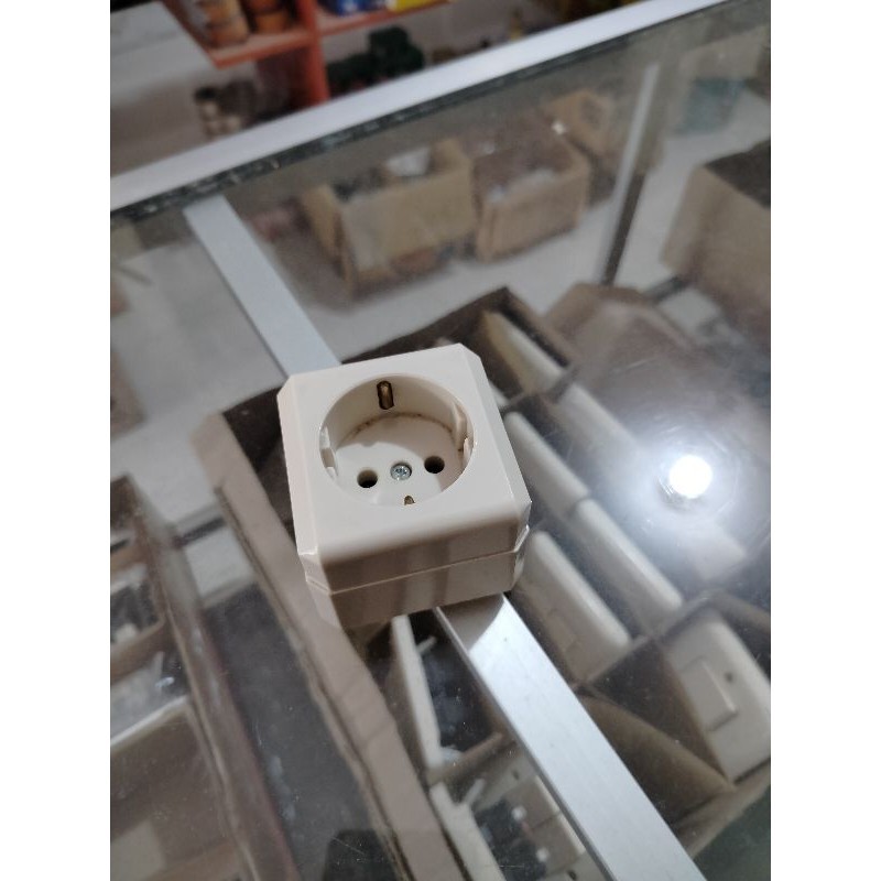 stop kontak tembok dan kayu broco