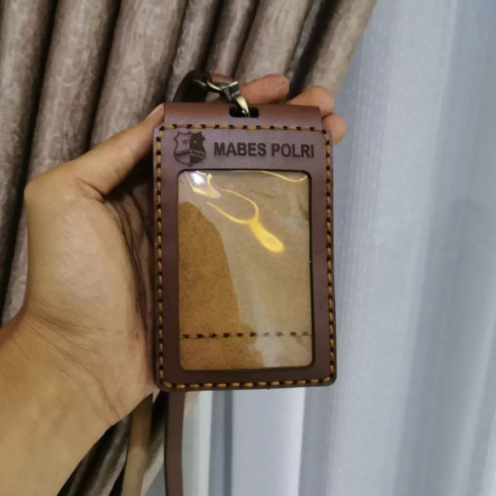 

BARANG TERLARIS Name Tag Flip Double Mika Bisa 2 Id Card, Name Tag Id Card Kulit Asli
