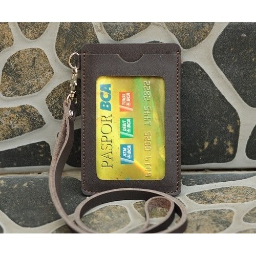 

BARANG TERLARIS id card holder name tag gantungan kalung kulit coklat tua