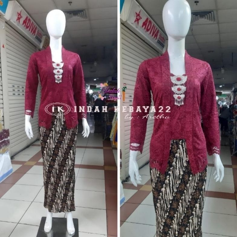 Indah Kebaya22-Setelan Kebaya Kutu Baru Brukat Modern Lengan Panjang Kebaya Wanita Modern Kondangan 