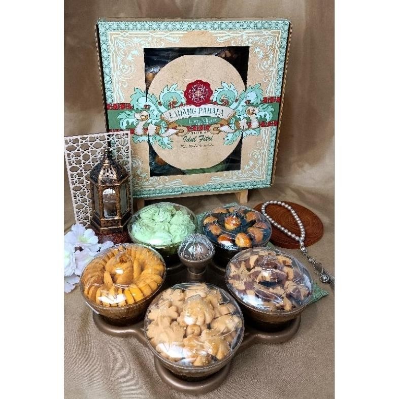 

CR - Laris Manis Ladang Pahala - paket kue lebaran enak murah - paketan kue kering isi 5 toples TERLARIS