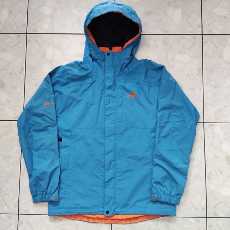 Jaket outdoor, biru muda, waterproof, gorpcore, new balance (NB)