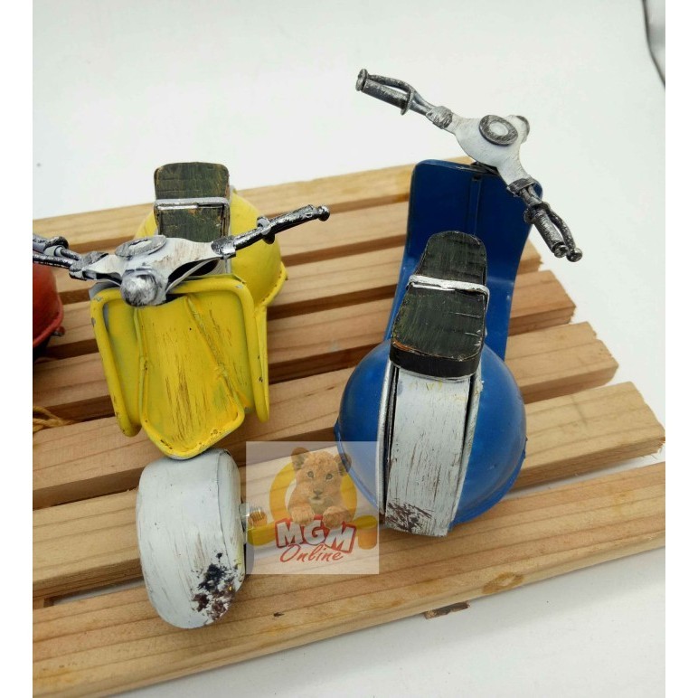 HANDMADE Pajangan Miniatur vespa / Motor vespa Klasik