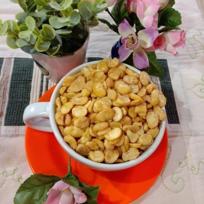 

Kacang koro asin(tanpa kulit) dengan rasa asin, gurih dan renyah