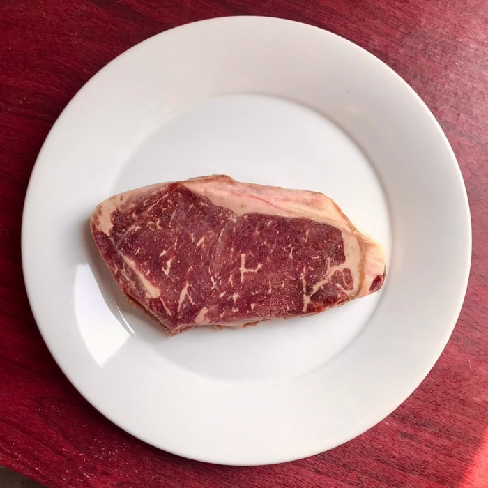 

Ayala - Daging Sapi Wagyu/Steak/Beef/Striploin/Striploin Mb3/Daging Premium