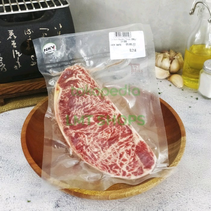 

Ayala - Sirloin Kazoku Meltik Beef Steak / Striploin Beef Meltik Steak 200Gr