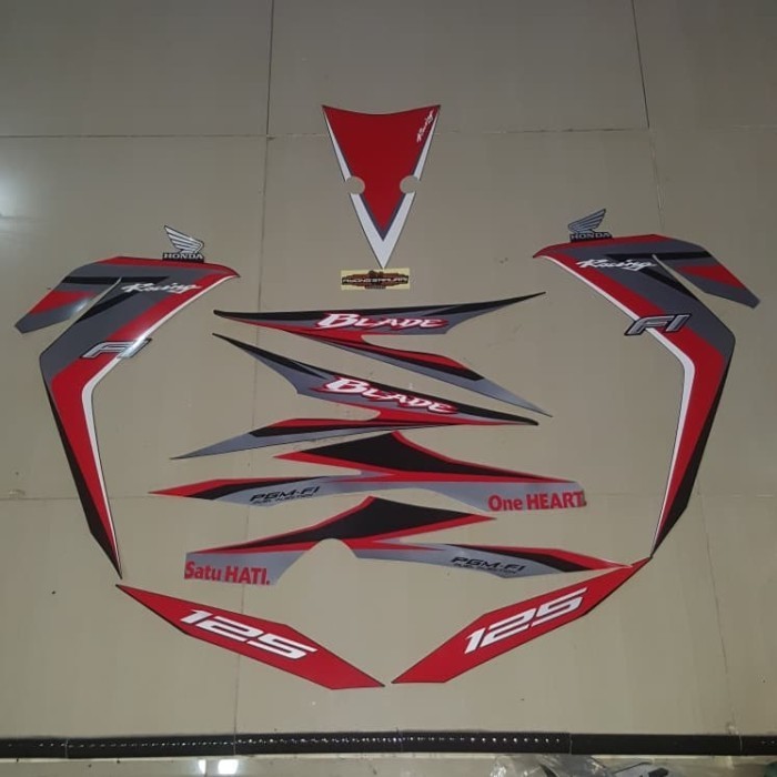 Striping Blade 125 Fi 2014/15 Hitam Silver (Merah) Ori