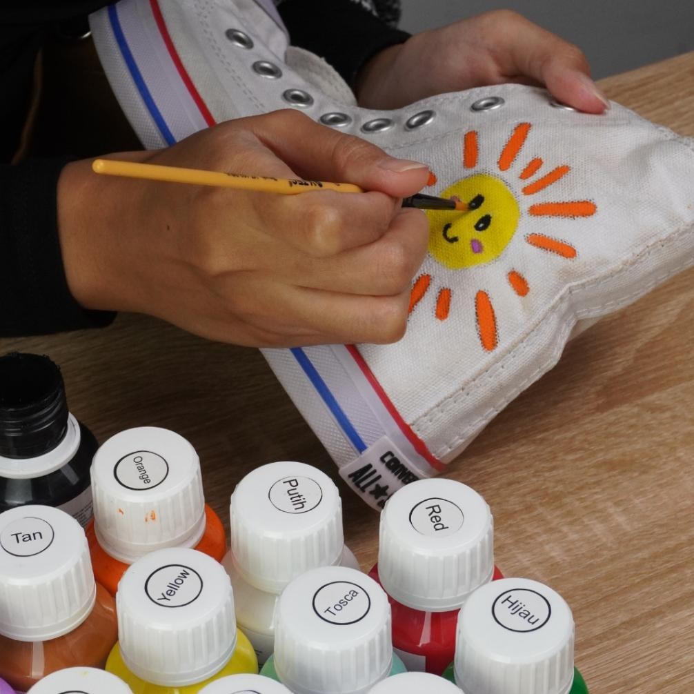 

REPAINT CAT SEPATU WATERBASED TAS TOPI CANVAS MESH NUBUCK RECOLOR SUEDE KANVAS NOT LEATHER DYE - CSW 60ML COD