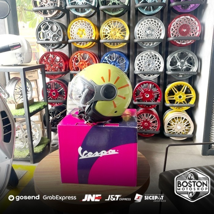HELM VESPA 946 ANNIVERSARY 10TH BUNNY LUNAR ORIGINAL