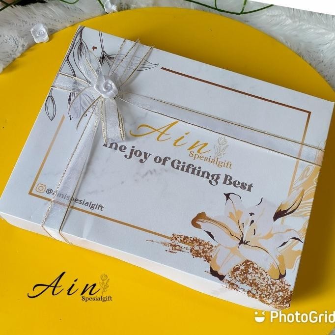 

Hampers jilbab lebaran idul Fitri kado ulang tahun anniversary wisuda