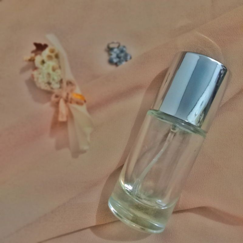 botol parfum + isi 20ml.