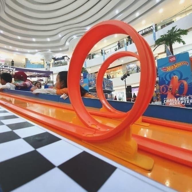 Hot Wheels Track Builder Loop by Trix Trax