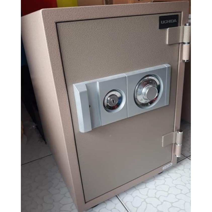 Brankas Besi Tahan Api 1 Jam Uchida Bk-T Tempat Penyimpanan Uang