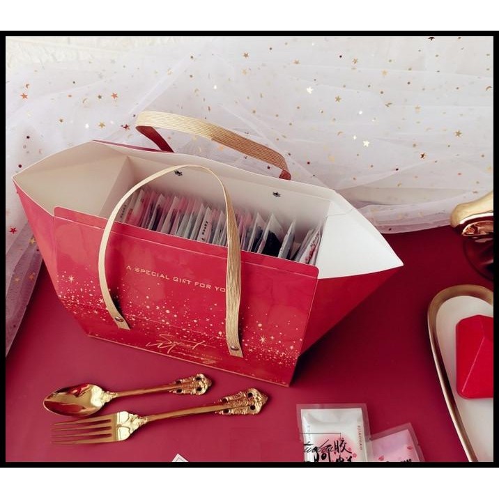 

TERMURAH BOX TALI TB MERAH M KOTAK SOUVENIR , KOTAK HADIAH FANCY , KOTAK PERMEN