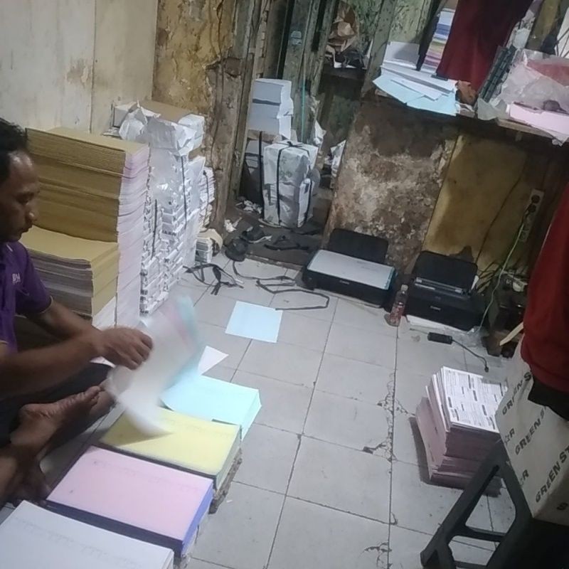 

MilL NOTA CUSTOM NOTA PENJUALAN BUKU NOTA 1 PAKET SETENGAH RIM 2 rangkap)