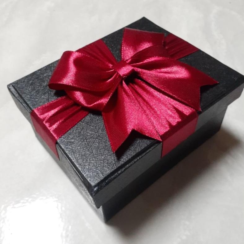 

Beli 2 Murah Kotak Kado Hitam Pita Maroon Spesial Hardbox Giftbox Bisa Reques Ukuran Pilih Warna