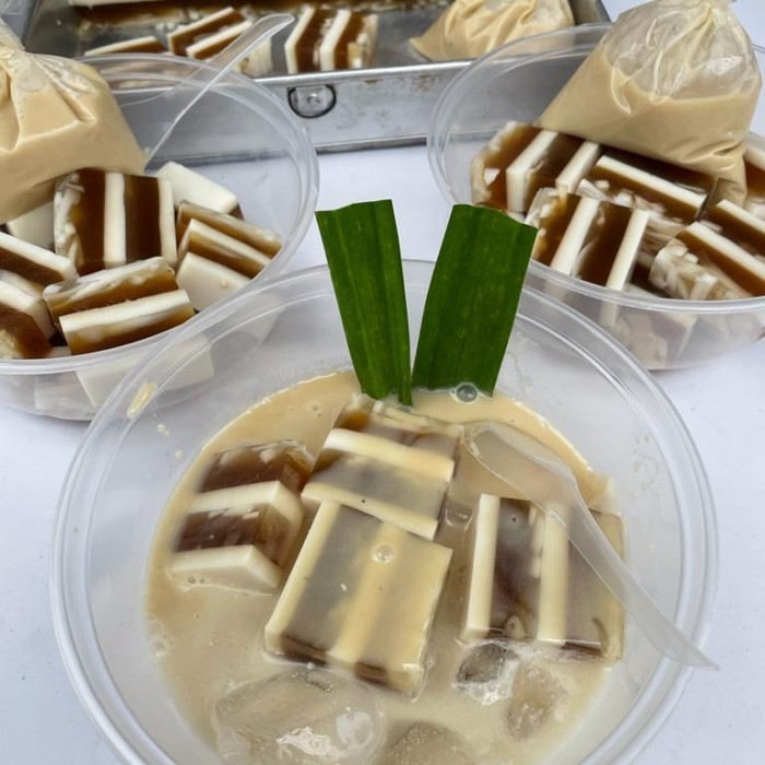 

puding potong kelapa gula merah (per/box isi 10 potongan) K01