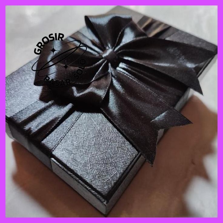 

Beli 2 Murah Box Kado Hardbox Hitam Pita Hitam Kotak Hadiah Exclusive