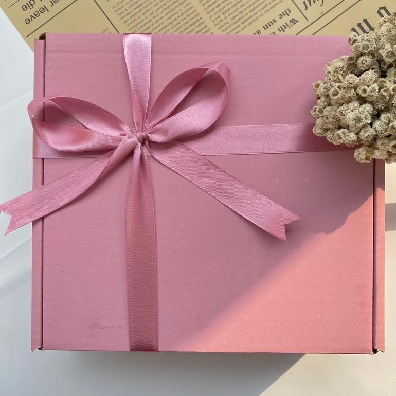

BOX HAMPERS DUSTY 22X22X8/ KOTAK KADO/ GIFT BOX/ HAMPERS MURAH BISA COD