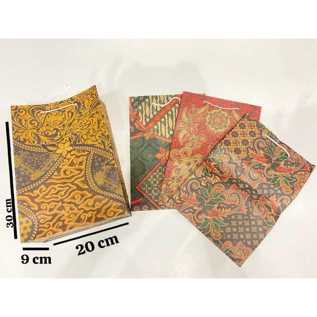 

Paper Bag Motif Batik / Paperbag Warna / Tas Kertas Ukuran Tanggung