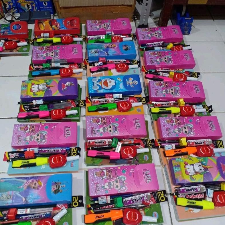 

Cuci Gudang Paket Alat Tulis Sekolah Lengkap 1 ( Tempat Pensil Rakit ) / Souvenir Ulang Tahun Gratis Ongkir