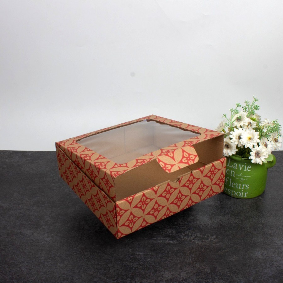 

Kardus Die Cut Cake Box Kotak Kue Coklat Batik size 22 x 22 x 7 cm harga per 10pcs kotak dus unggul box packaging