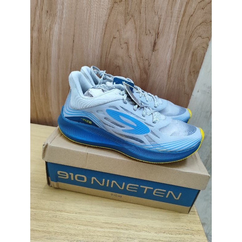 Sepatu Running 910 Nineteen