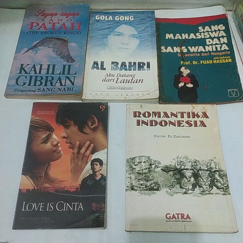 Novel Sayap sayap patah/ Gola Gong Al Bahri aku datang dari lautan/ Sang mahasiswa dan sang wanita/ 