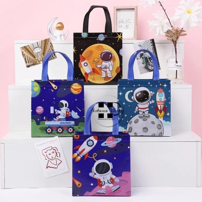 

Buruan serbu] Tas souvenir ulang tahun / Goodie bag / tas ulang tahun Astronout S