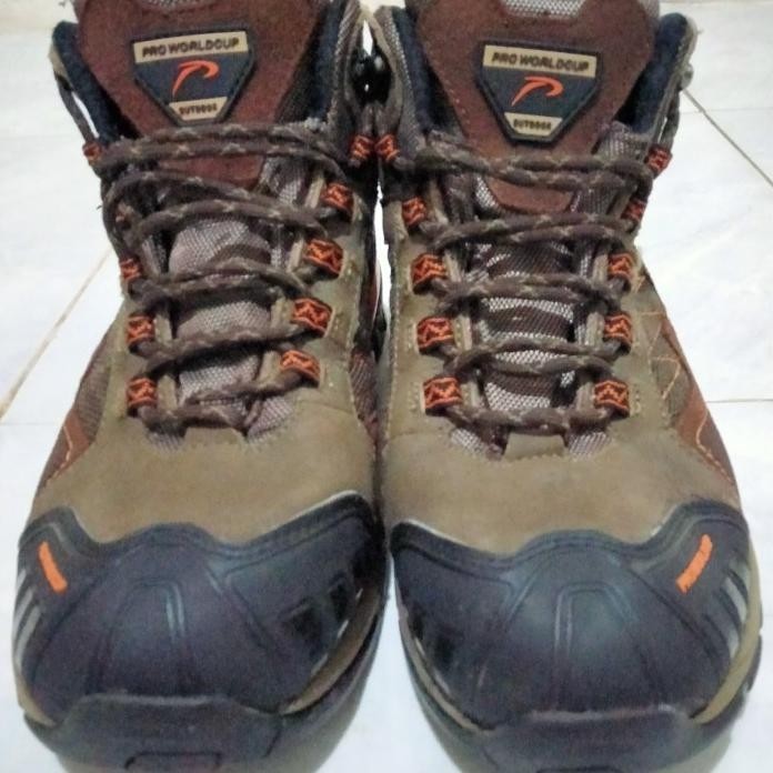 SEPATU OUTDOOR PRO WORLD CUP