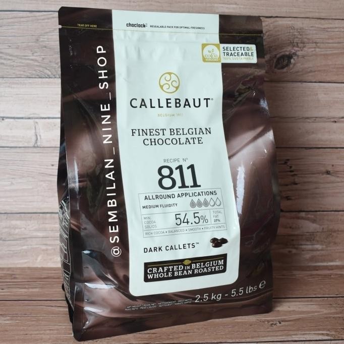 

Callebaut 811 Dark Callets 54,5% Dark Chocolate Couverture 2,5 Kg
