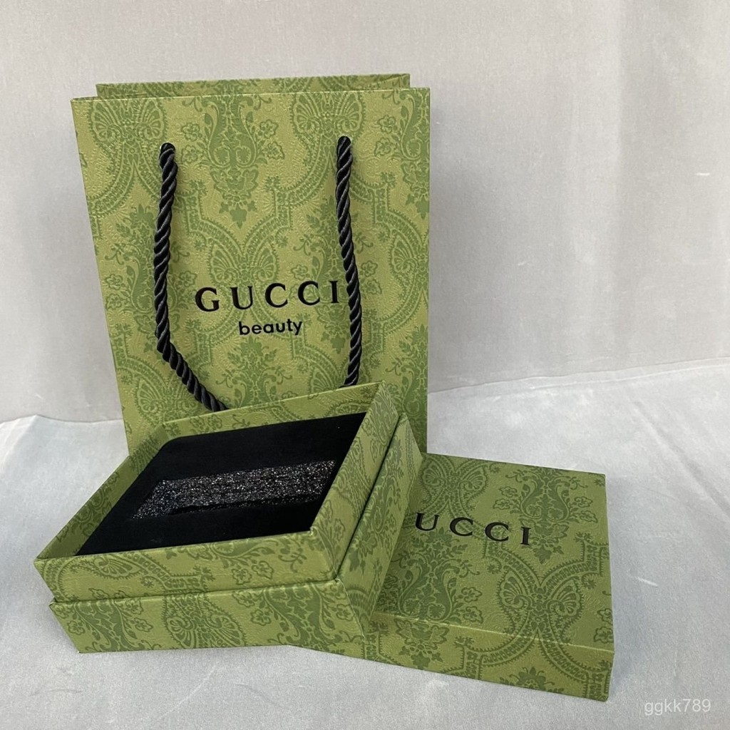 

gucci 2024 letter fashion packaging gift box simple paper bag high-end gift box exquisite box large gift box Korean bag