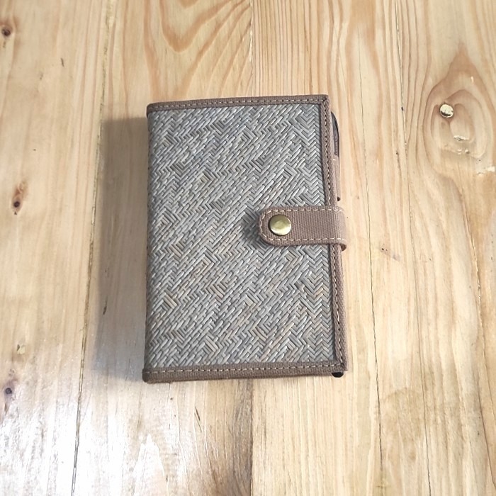 

Hand journal anyaman