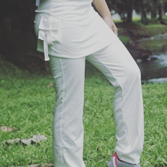 Celana Senam Rok Kantong Putih