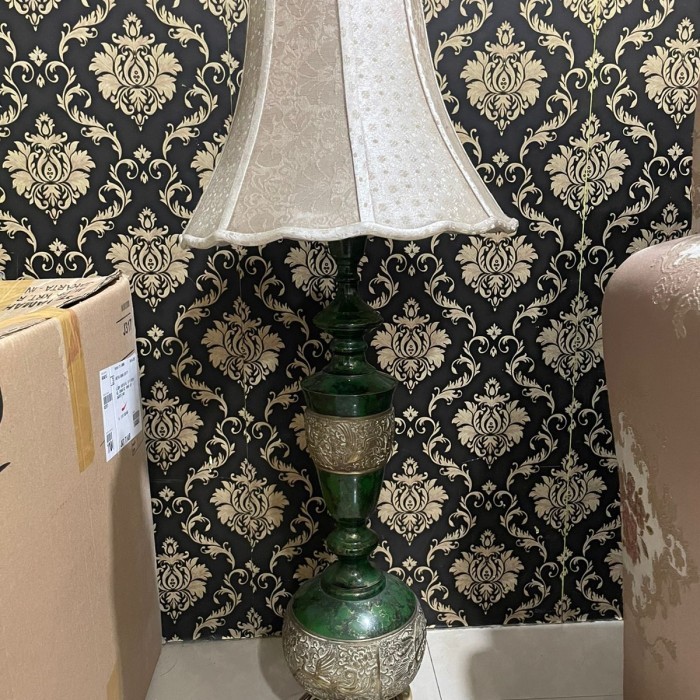 Lampu Meja Antik Italy Porselen