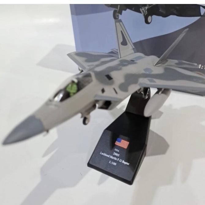 Diecast Pesawat Tempur F-22 Raptor 1/72 By Amer