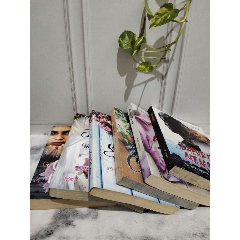 NOVEL PRELOVED ORIGINAL SINAR KEJORA