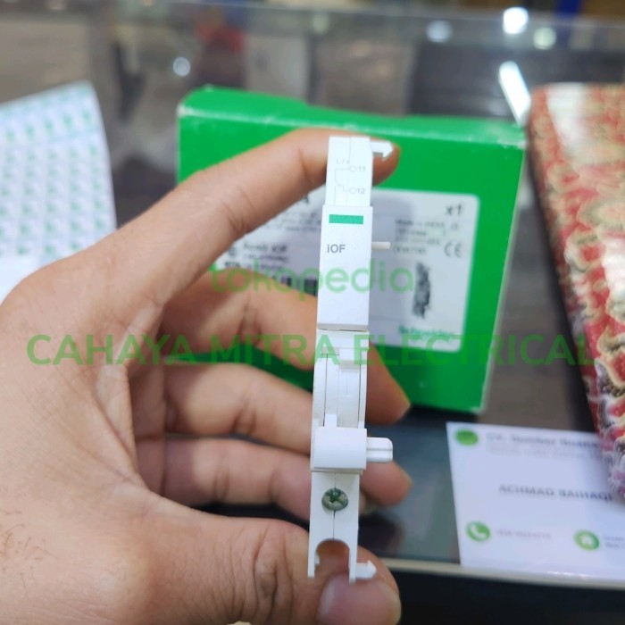 Kontak Bantu Mcb Auxiliary A9A26924 Schneider Original