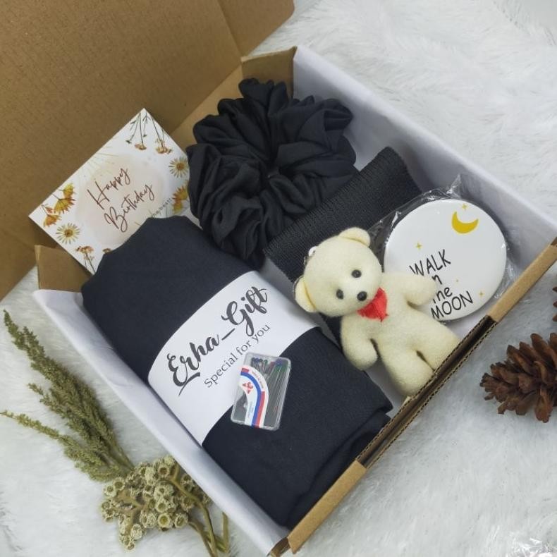 

ss-64 Hampers Kado Ulang Tahun Cewek Idul Fitri Valentine Wisuda Birthday Anniversary Pernikahan Paket Funny Murah Meriah Hijab Bella Square Kerudung Segi Empat Muslim Kado Ibu Hemat