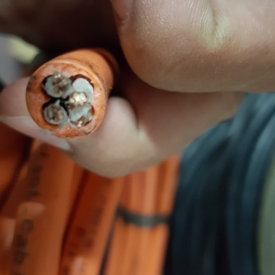 Kabel FRC 4x6 4x6 mm Meteran ( Kabel Tahan Panas )