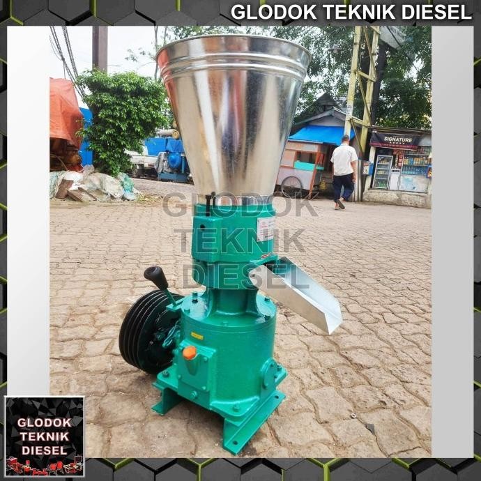 Mesin Produksi Pembuat Pelet Pakan Ikan 250 + Diesel 24 Pk Starter Ori