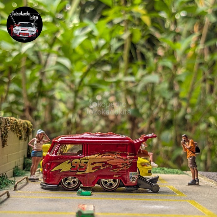 Ready  Hot wheels Volkswagen Kool Kombi costum McQueen