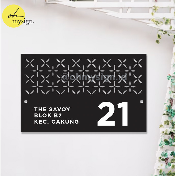 

Terlaris Papan Alamat Rumah Custom Nomer No Rumah Acrylic Akrilik Label - Dasar HItam 32x20 cm Elegan