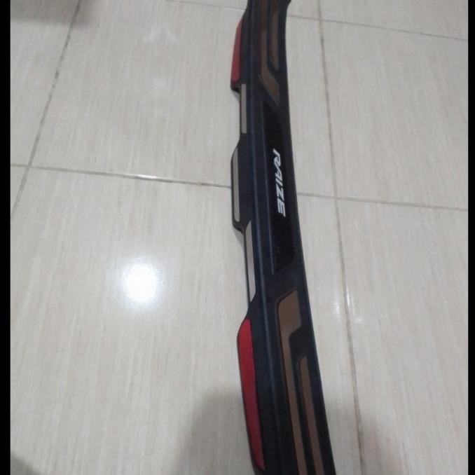 Aksesoris Motor Sill Plate Pintu Bagasi Belakang Toyota Raize