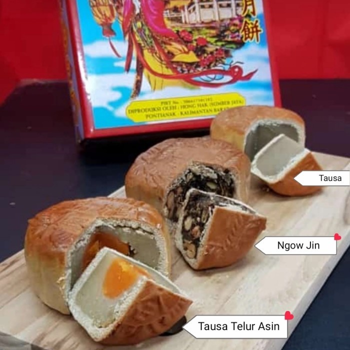 

Makaupia Honghak / Kue Bulan Telur Asin / Mooncake Hong Hak Pontianak