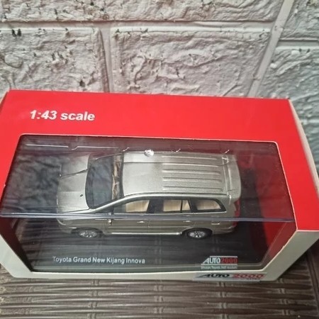 Diecast toyota asli grand New kijang innova inova miniatur mini atur die cast auto 2000 cocok