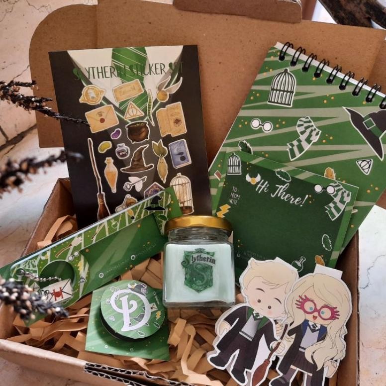 

FUZ-611 hogwarts hermione draco slytherin ravenclaw hufflepuff gryffindor hadiah giftbox kotak ulang tahun Terlaris