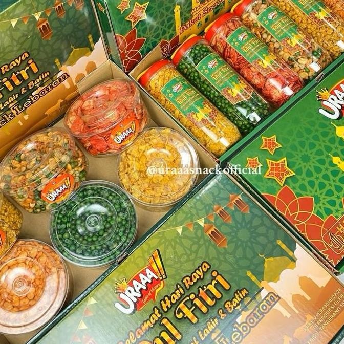 

Paket Snack Lebaran Uraaa!! 1 Box Isi 6 Toples/Botol Kombinasi Kacang Dan Snack Gift Food Manis Kualitas Terbaik Harga Termurah